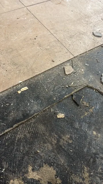 Black bitumen mastic floor removal in a E8 flat